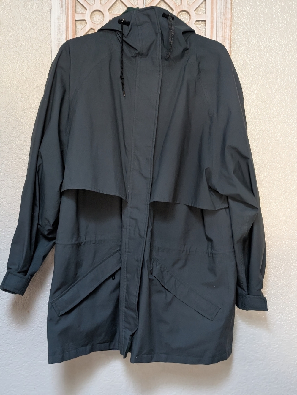 Vintage Eddie Bauer GORE-TEX Jacket Women Large Green Waterproof Rain Coat Hood